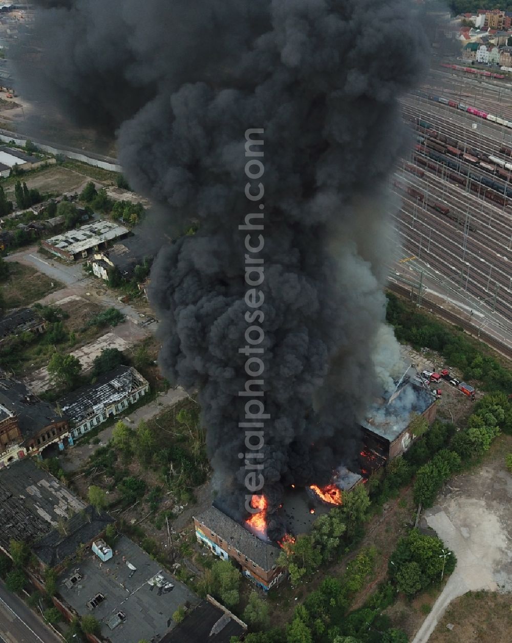 Aerial image Halle (Saale) - Fire Ruin the buildings and halls of the alten Schlachthof on Freiimfelder Strasse in Halle (Saale) in the state Saxony-Anhalt, Germany