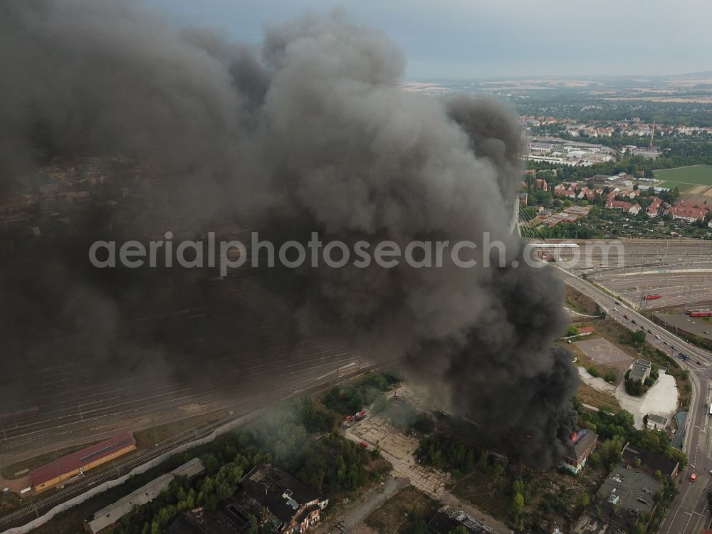 Aerial photograph Halle (Saale) - Fire Ruin the buildings and halls of the alten Schlachthof on Freiimfelder Strasse in Halle (Saale) in the state Saxony-Anhalt, Germany