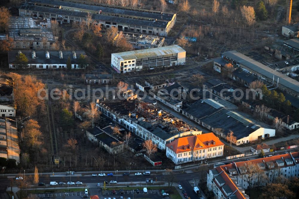 Aerial photograph Berlin - Fire Ruin the buildings and halls of formerly GDR- company VEB Kuehlautomat on Segelfliegerdonm in the district Johannisthal in Berlin, Germany