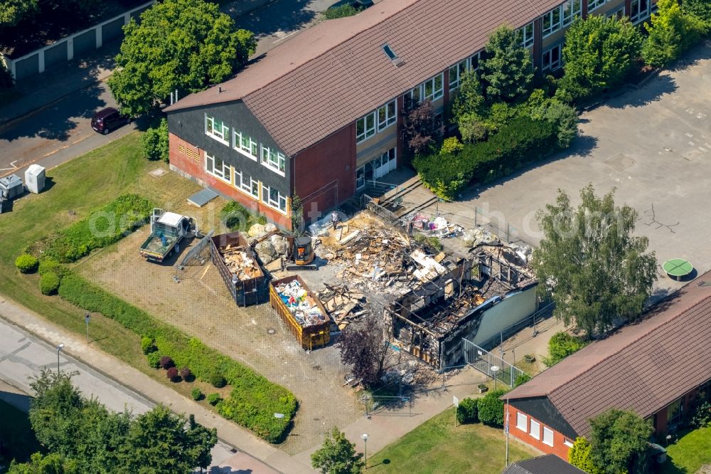 Hattingen from the bird's eye view: Fire ruin on the grounds of the primary school Bruchfeld in Hattingen in North Rhine-Westphalia