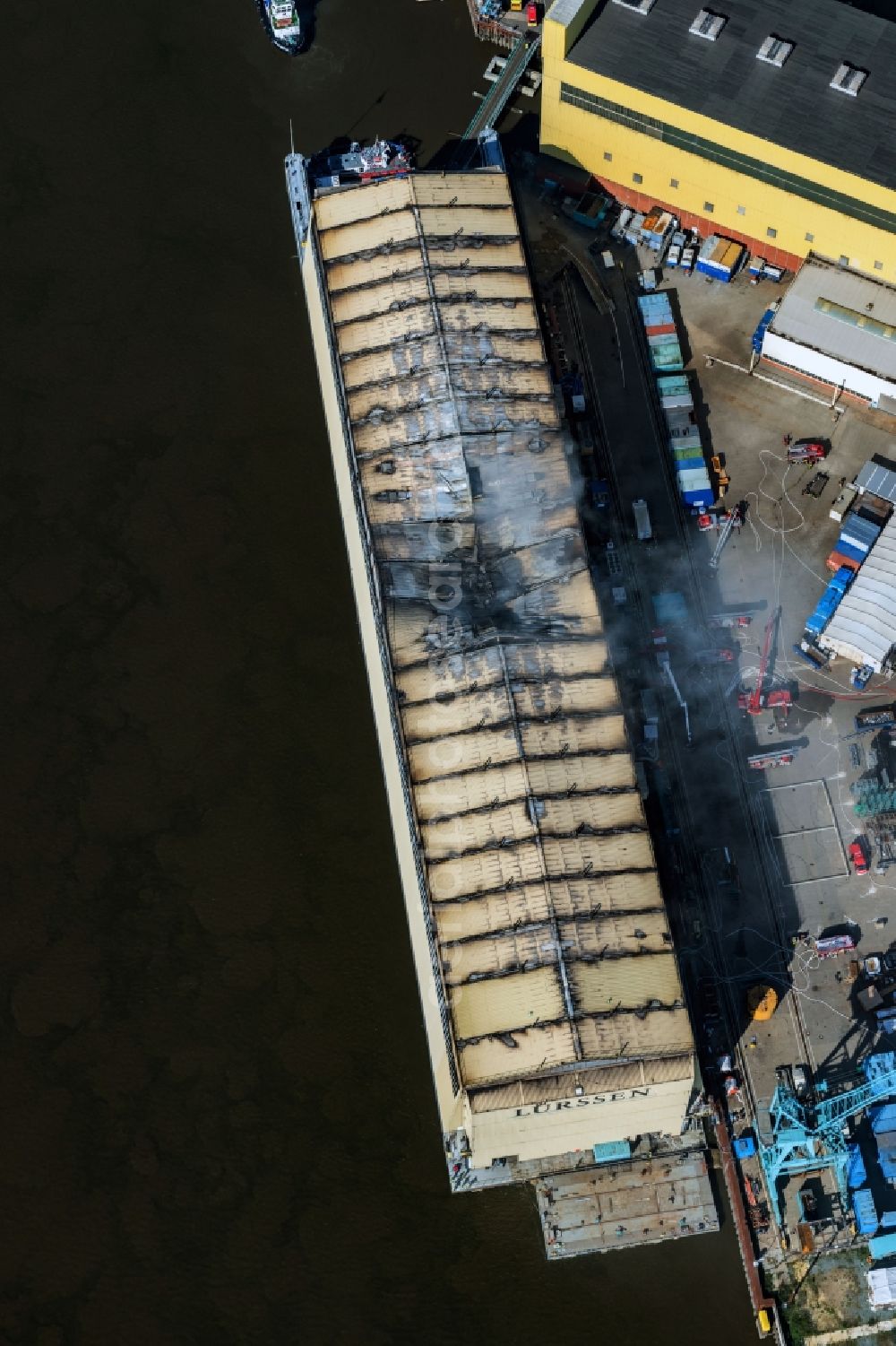 Aerial image Lemwerder - Shipyard - site of the Luerssen Werft GmbH & Co. KG on Industriestrasse in the district Vegesack in Lemwerder in the state Lower Saxony, Germany,