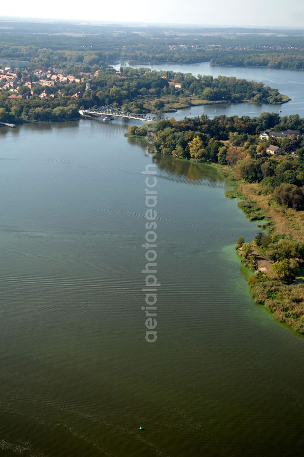 Aerial image Brandenburg OT Kirchmöser - Blick auf die Seegartenbrücke, welche die Ortsteile Plaue und Kirchmöser über den Wendsee miteinan der verbindet. Die Brücke wurde durch einen Neubau ersetzt und im Jahr 2006 fertiggestellt.