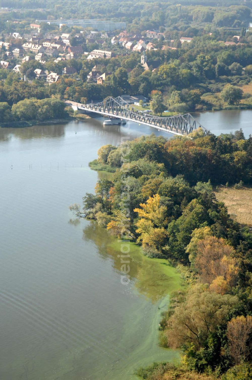 Brandenburg OT Kirchmöser from above - Blick auf die Seegartenbrücke, welche die Ortsteile Plaue und Kirchmöser über den Wendsee miteinan der verbindet. Die Brücke wurde durch einen Neubau ersetzt und im Jahr 2006 fertiggestellt.