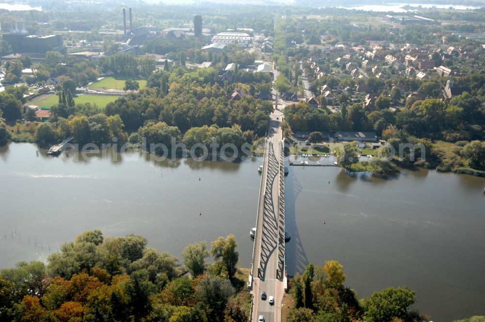 Aerial image Brandenburg OT Kirchmöser - Blick auf die Seegartenbrücke, welche die Ortsteile Plaue und Kirchmöser über den Wendsee miteinan der verbindet. Die Brücke wurde durch einen Neubau ersetzt und im Jahr 2006 fertiggestellt.