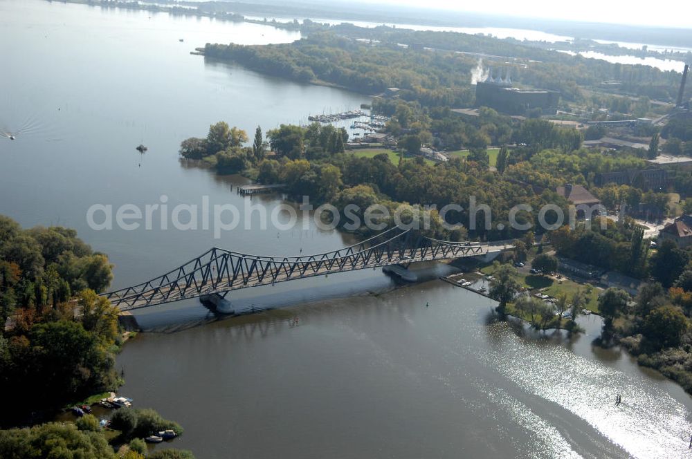 Aerial photograph Brandenburg OT Kirchmöser - Blick auf die Seegartenbrücke, welche die Ortsteile Plaue und Kirchmöser über den Wendsee miteinan der verbindet. Die Brücke wurde durch einen Neubau ersetzt und im Jahr 2006 fertiggestellt.