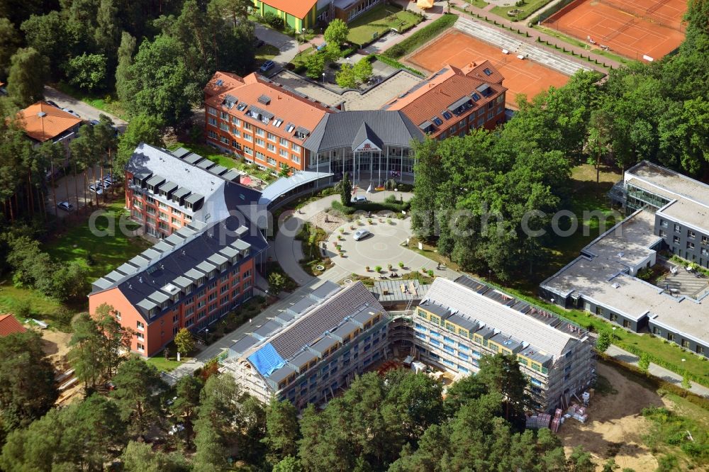 Aerial photograph Bernau - View the clinic Brandenburg Bernau Waldfrieden on the grounds of the former residential area of the GDR government forest village near Bernau in Brandenburg under the leadership of Michel's Hospital Berlin-Brandenburg. Here to see the reception and admission of the clinic