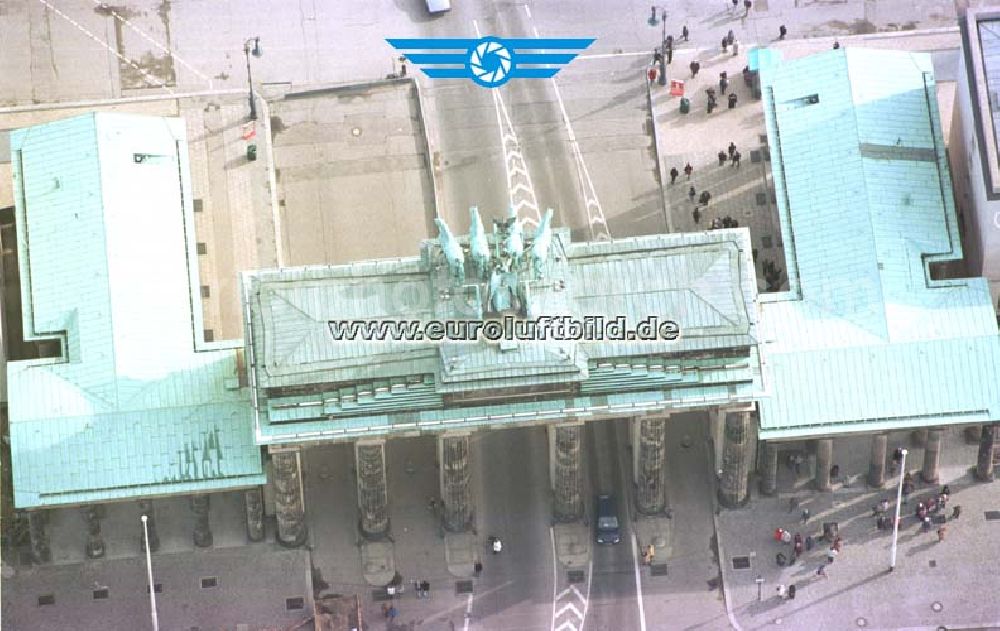 Aerial image Berlin - View of the Brandenburg Gate at the Pariser Platz in Berlin