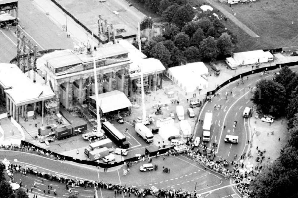 Berlin from above - 02.10.1994 Brandenburger Tor Berlin-Tiergarten