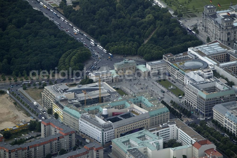 Berlin from the bird's eye view: Site at the Brandenburg Gate in Berlin. The Brandenburg Gate forms with the Pariser Platz the conclusion of the Unter den Linden. On the west side of the gate is the place of the March 18, at the Strasse des 17. Juni begins, which passes through the Tiergarten