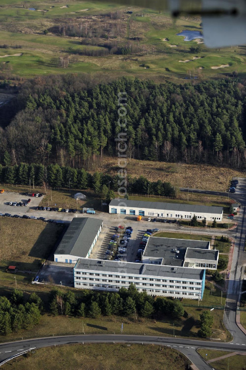 STOLPE from above - Blick auf die Gebäude des Landesbetrieb Brandenburg Niederlassung Autobahn (ehem. Brandenburgisches Autobahnamt) in Stolpe an der Autobahn A 111 auf dem Gelände des ehemaligen Grenzübergang s zwischen Westberlin und der DDR. View of the Building of the motorway administration Brandenburg in Stolpe on the motorway A 111.