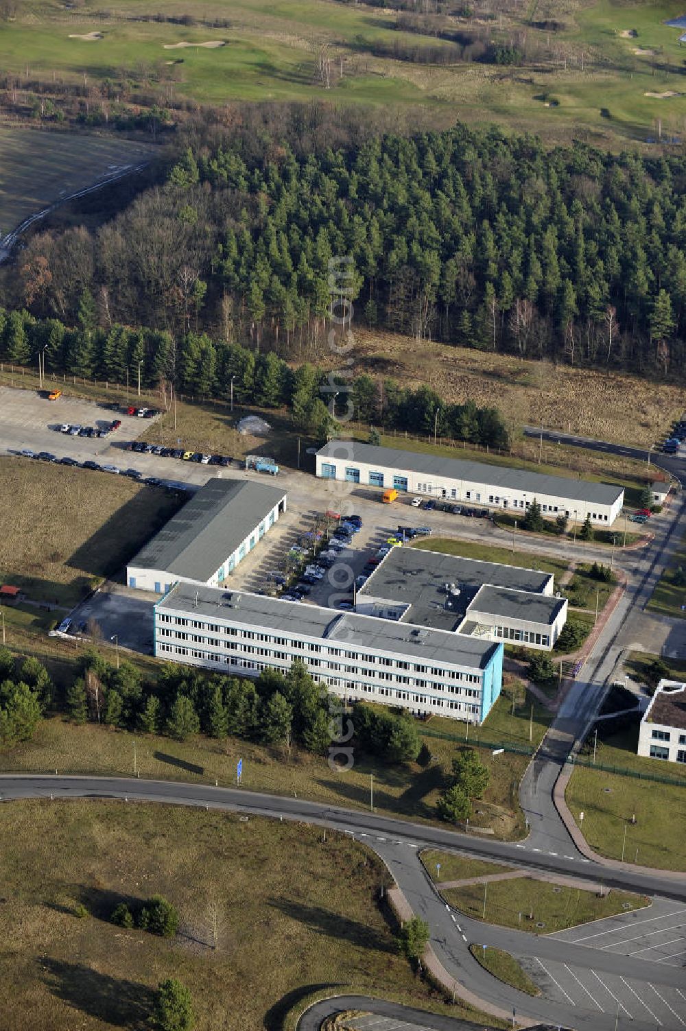 STOLPE from the bird's eye view: Blick auf die Gebäude des Landesbetrieb Brandenburg Niederlassung Autobahn (ehem. Brandenburgisches Autobahnamt) in Stolpe an der Autobahn A 111 auf dem Gelände des ehemaligen Grenzübergang s zwischen Westberlin und der DDR. View of the Building of the motorway administration Brandenburg in Stolpe on the motorway A 111.