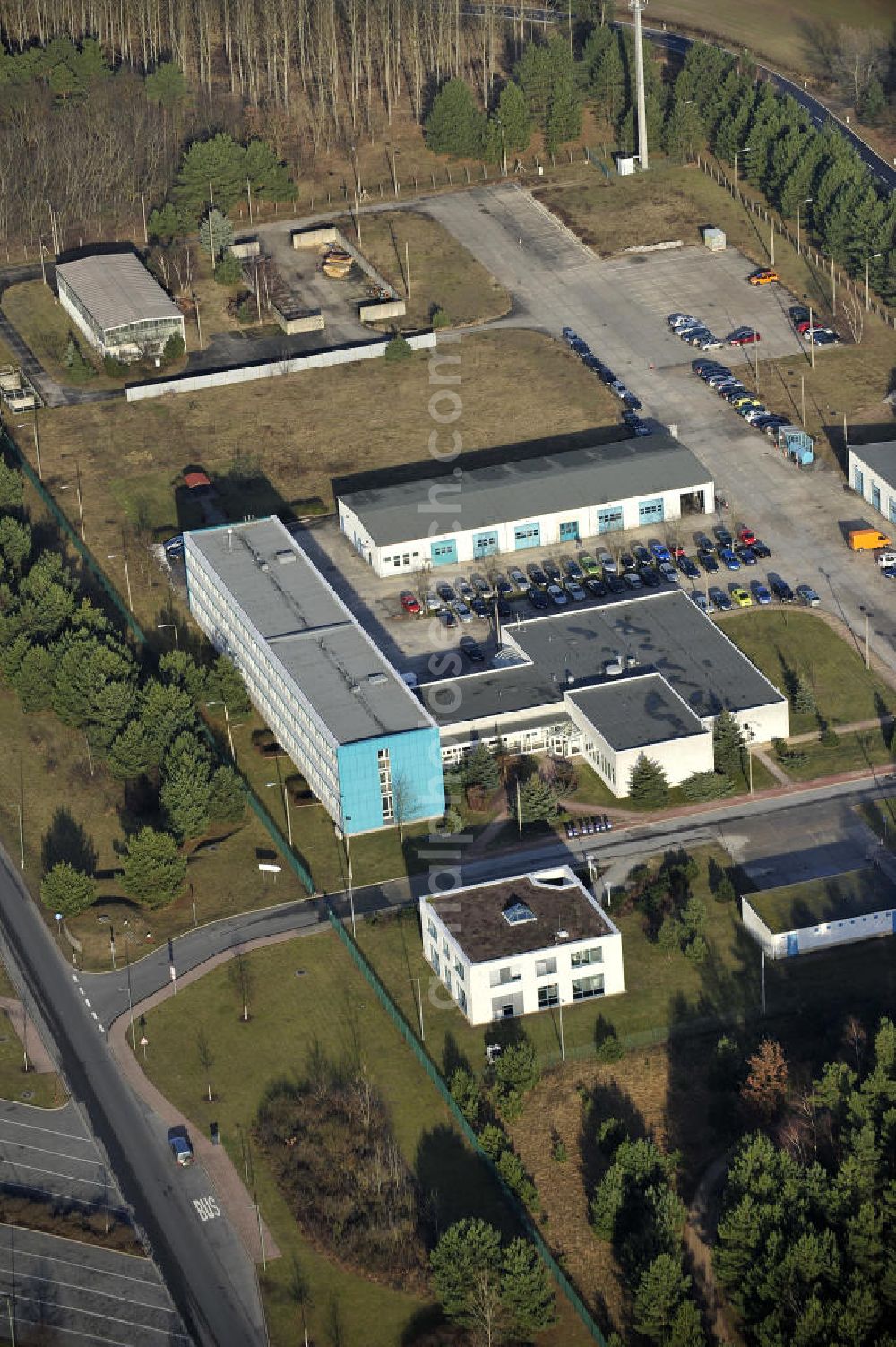 STOLPE from the bird's eye view: Blick auf die Gebäude des Landesbetrieb Brandenburg Niederlassung Autobahn (ehem. Brandenburgisches Autobahnamt) in Stolpe an der Autobahn A 111 auf dem Gelände des ehemaligen Grenzübergang s zwischen Westberlin und der DDR. View of the Building of the motorway administration Brandenburg in Stolpe on the motorway A 111.