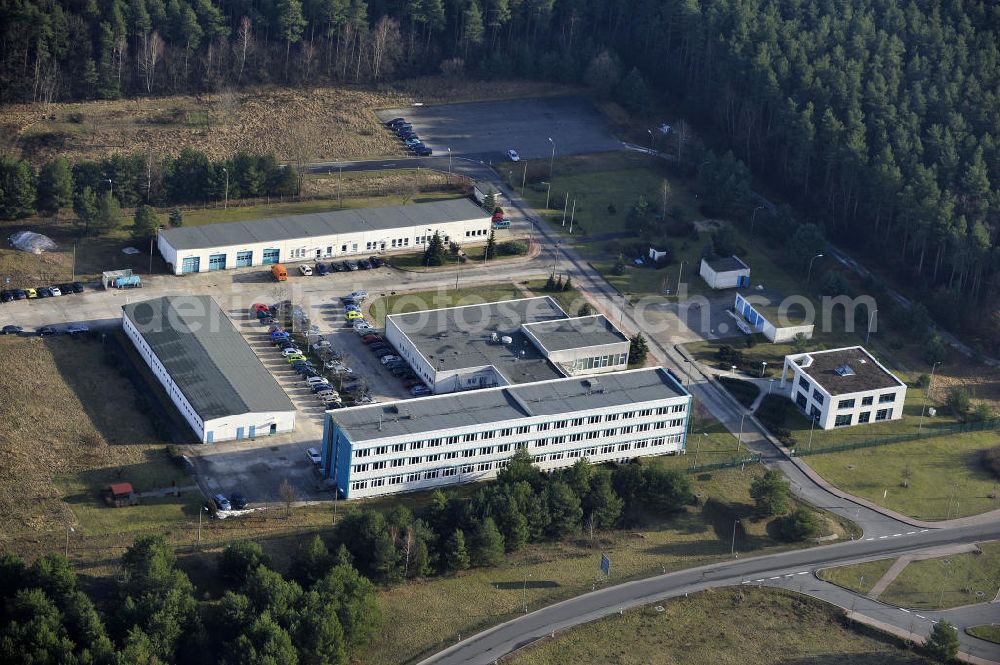 STOLPE from above - Blick auf die Gebäude des Landesbetrieb Brandenburg Niederlassung Autobahn (ehem. Brandenburgisches Autobahnamt) in Stolpe an der Autobahn A 111 auf dem Gelände des ehemaligen Grenzübergang s zwischen Westberlin und der DDR. View of the Building of the motorway administration Brandenburg in Stolpe on the motorway A 111.