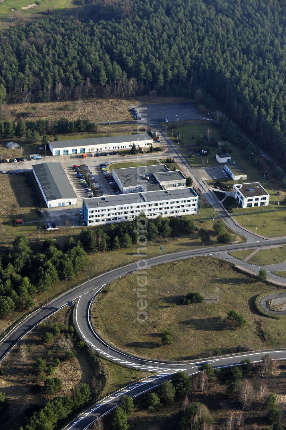 STOLPE from the bird's eye view: Blick auf die Gebäude des Landesbetrieb Brandenburg Niederlassung Autobahn (ehem. Brandenburgisches Autobahnamt) in Stolpe an der Autobahn A 111 auf dem Gelände des ehemaligen Grenzübergang s zwischen Westberlin und der DDR. View of the Building of the motorway administration Brandenburg in Stolpe on the motorway A 111.