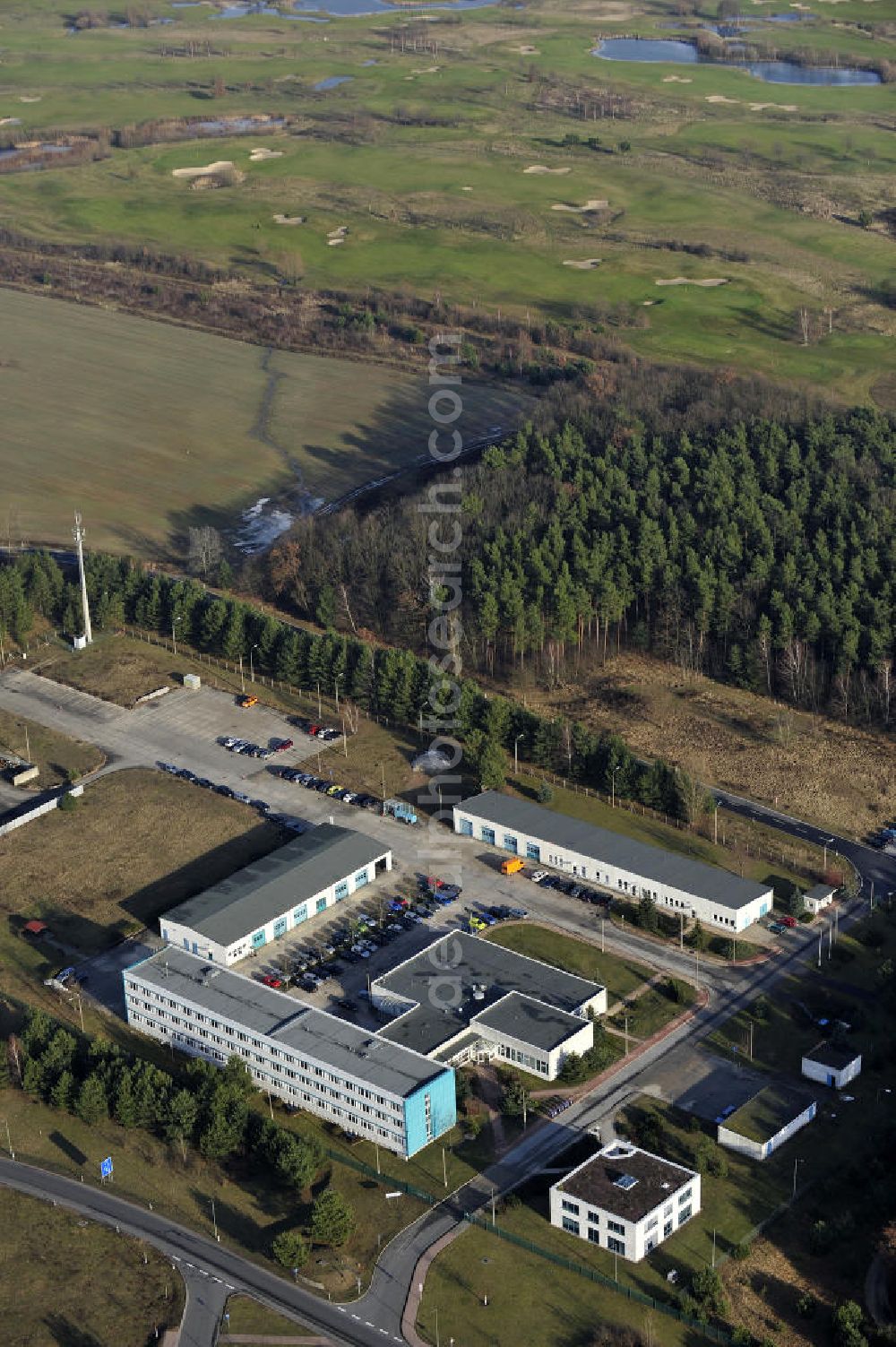 STOLPE from the bird's eye view: Blick auf die Gebäude des Landesbetrieb Brandenburg Niederlassung Autobahn (ehem. Brandenburgisches Autobahnamt) in Stolpe an der Autobahn A 111 auf dem Gelände des ehemaligen Grenzübergang s zwischen Westberlin und der DDR. View of the Building of the motorway administration Brandenburg in Stolpe on the motorway A 111.