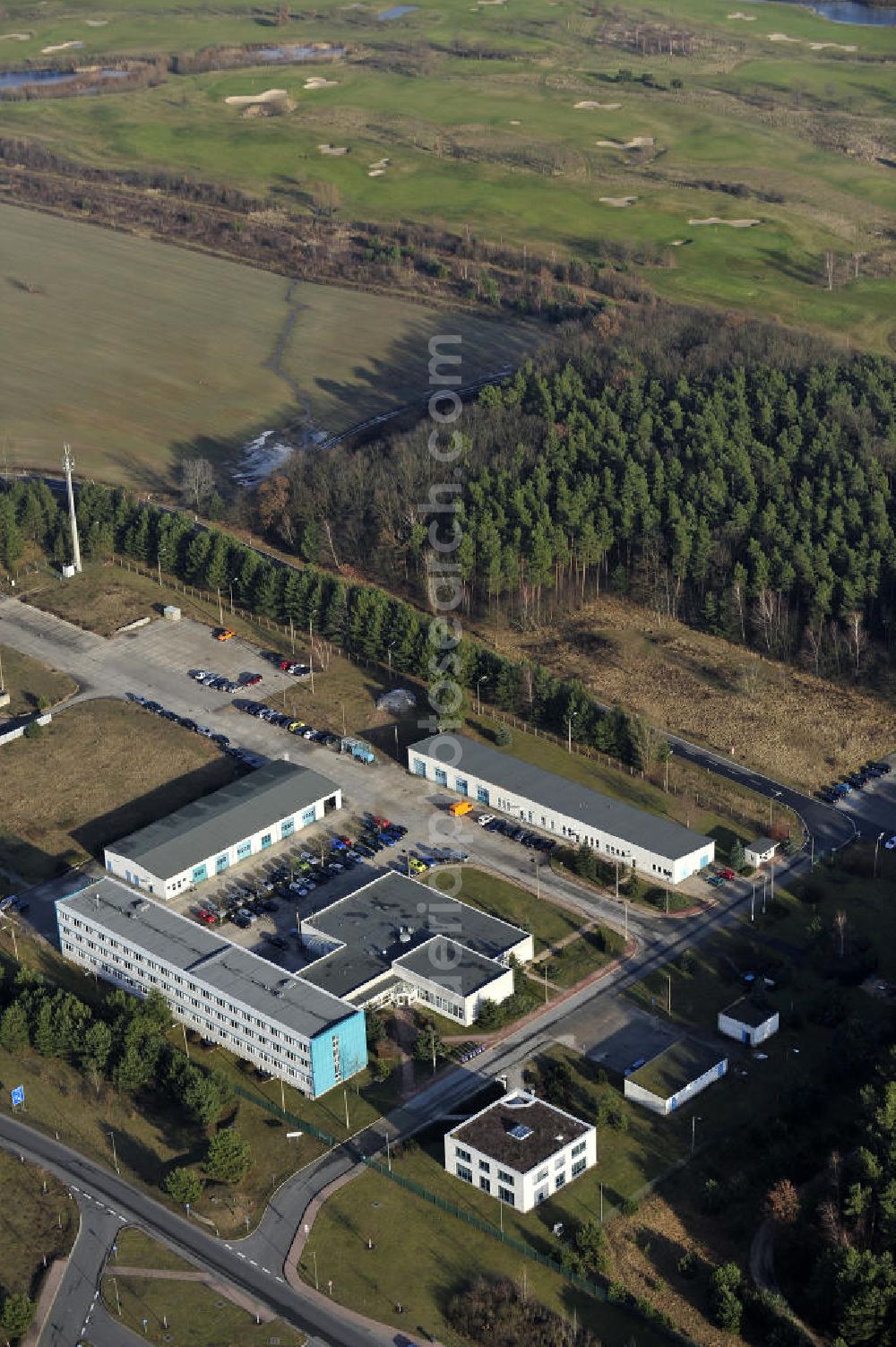 Aerial image STOLPE - Blick auf die Gebäude des Landesbetrieb Brandenburg Niederlassung Autobahn (ehem. Brandenburgisches Autobahnamt) in Stolpe an der Autobahn A 111 auf dem Gelände des ehemaligen Grenzübergang s zwischen Westberlin und der DDR. View of the Building of the motorway administration Brandenburg in Stolpe on the motorway A 111.