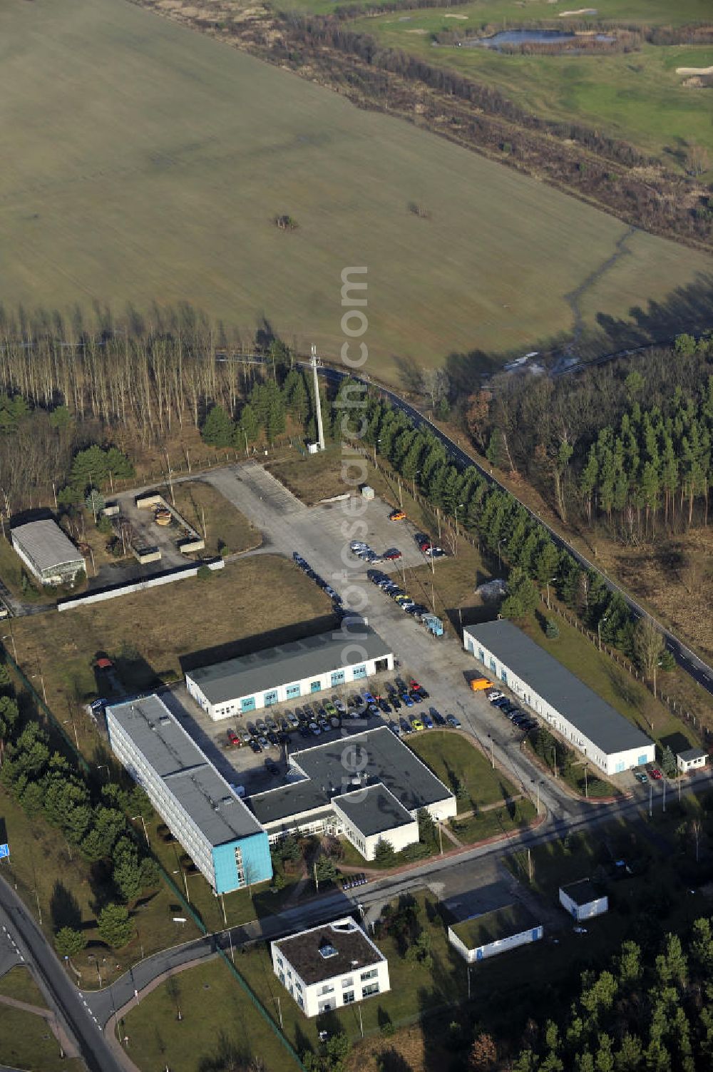 STOLPE from the bird's eye view: Blick auf die Gebäude des Landesbetrieb Brandenburg Niederlassung Autobahn (ehem. Brandenburgisches Autobahnamt) in Stolpe an der Autobahn A 111 auf dem Gelände des ehemaligen Grenzübergang s zwischen Westberlin und der DDR. View of the Building of the motorway administration Brandenburg in Stolpe on the motorway A 111.