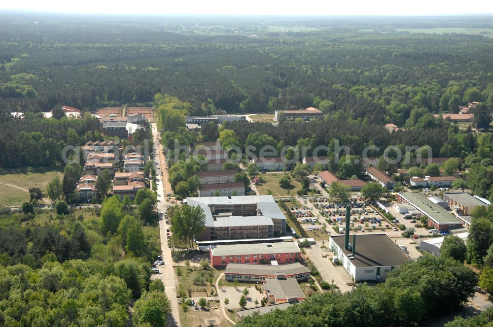 Aerial image Wandlitz - Blick auf die Brandenburgklinik in der Waldsiedlung (ehemaliges SED-Gelände) in Wandlitz. Wandlitz liegt im Landkreis Barnim in Brandenburg. Die Brandenburgklinik Bernau bei Berlin beheimatet die Fachabteilungen für Neurologie, Orthopädie und Kardiologie und hat eine Aufnahmekapazität von 700 stationären Patienten. Kontakt: Brandenburg Klinik Bernau-Waldfrieden GmbH BKB & Co. KG, Tel. +49 (0) 333 97 30,