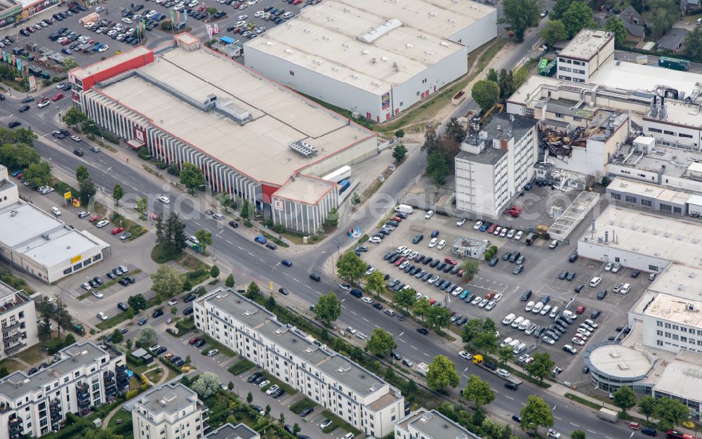 Aerial photograph Berlin - Destruction and damage pattern of the fire residues on the storage space and parking areas of Fa. Diehl Metall Applications GmbH on street Am Stichkanal in Berlin, Germany