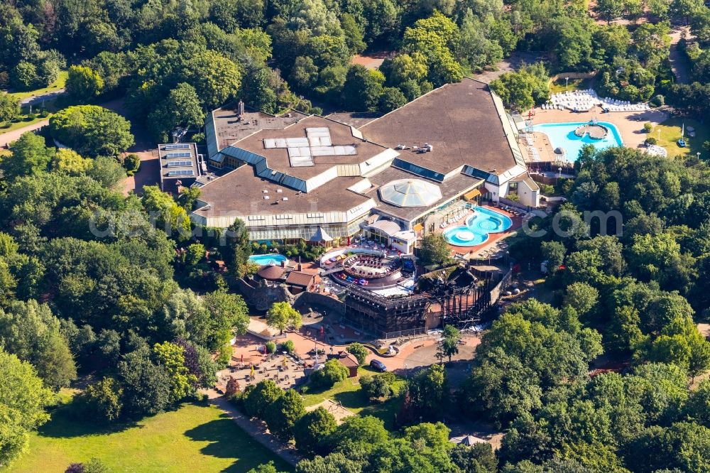 Aerial photograph Duisburg - Fire damage in the sauna area on Spa and swimming pools at the swimming pool of the leisure facility Niederrhein-Therme on Wehofer Strasse in the district Hamborn in Duisburg in the state North Rhine-Westphalia, Germany