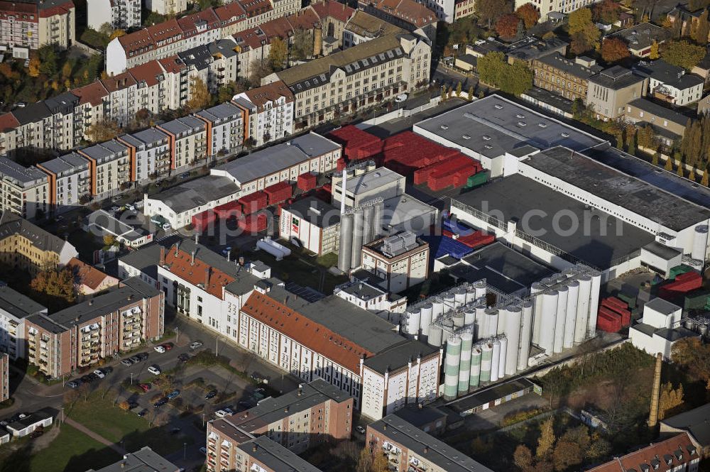 Aerial photograph Leipzig - Das Leipziger Brauhaus zu Reudnitz im Herbst im Leipziger Ortsteil Reudnitz-Thonberg. Die Brauerei wurde 1862 gegründet und ist im Besitz der Radeberger Gruppe. The Leipzig Brewhouse Reudnitz in the district of Leipzig Reudnitz-Thonberg.