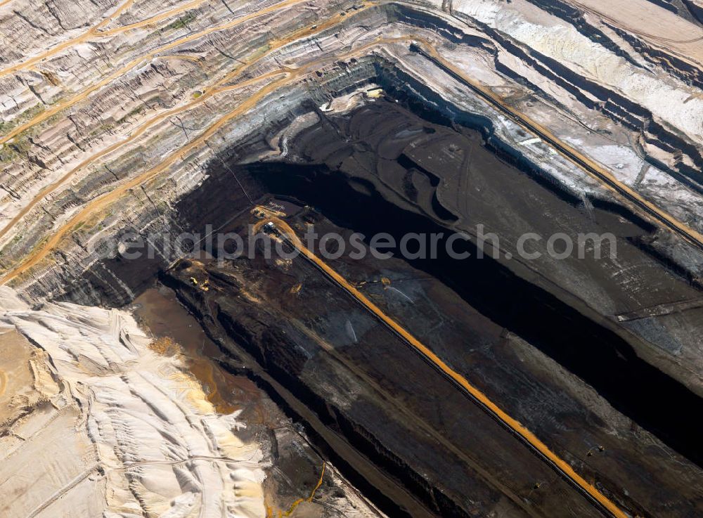 Niederzier from the bird's eye view: Der Braunkohle- Tagebau Hambach (in den Gemeinden Niederzier, Kreis Düren und Elsdorf, Rhein-Erft-Kreis) ist der größte von der RWE Power AG (ehemals Rheinbraun AG) zur Förderung von Braunkohle betriebene Tagebau. Hambach coal- mine in North Rhine-Westphalia