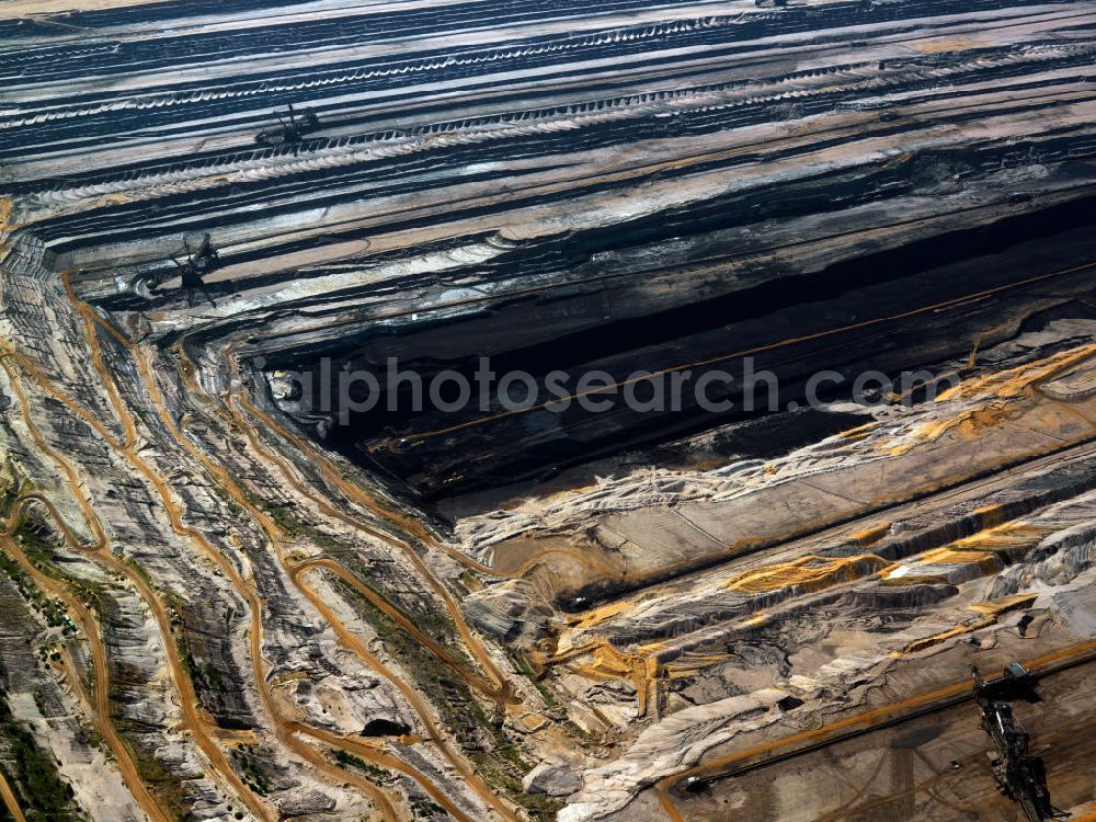 Aerial photograph Niederzier - Der Braunkohle- Tagebau Hambach (in den Gemeinden Niederzier, Kreis Düren und Elsdorf, Rhein-Erft-Kreis) ist der größte von der RWE Power AG (ehemals Rheinbraun AG) zur Förderung von Braunkohle betriebene Tagebau. Hambach coal- mine in North Rhine-Westphalia