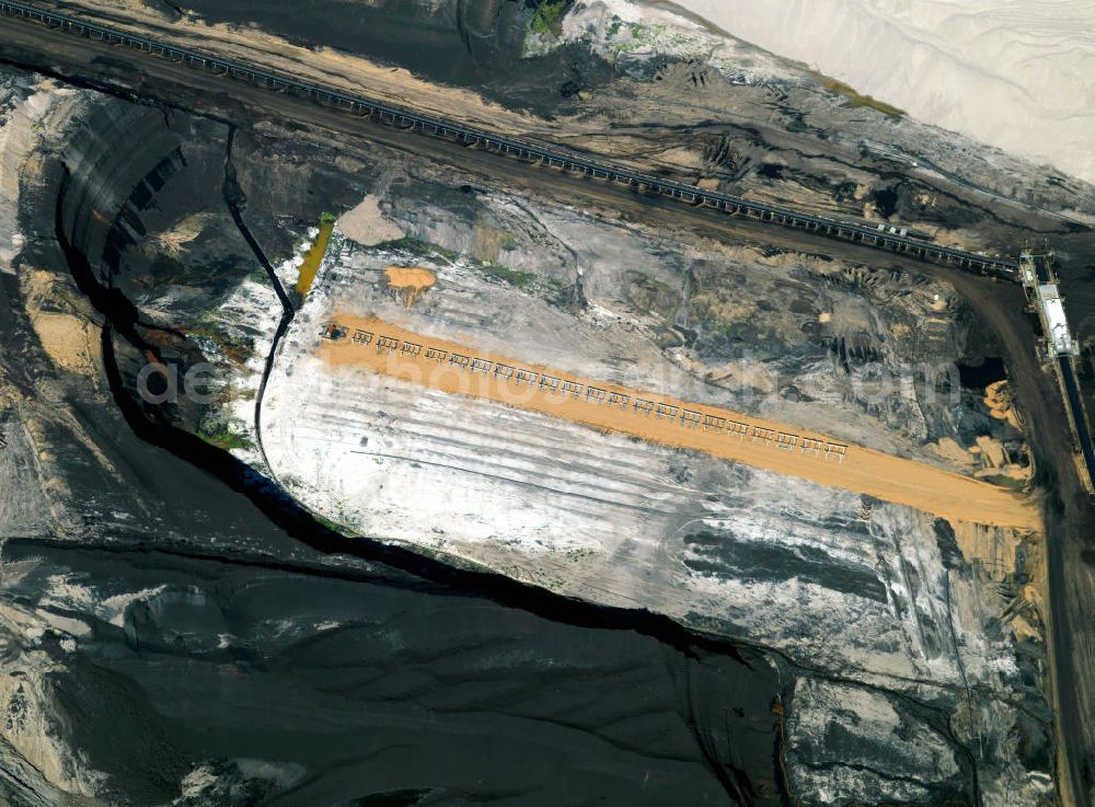 Aerial photograph Niederzier - Der Braunkohle- Tagebau Hambach (in den Gemeinden Niederzier, Kreis Düren und Elsdorf, Rhein-Erft-Kreis) ist der größte von der RWE Power AG (ehemals Rheinbraun AG) zur Förderung von Braunkohle betriebene Tagebau. Hambach coal- mine in North Rhine-Westphalia