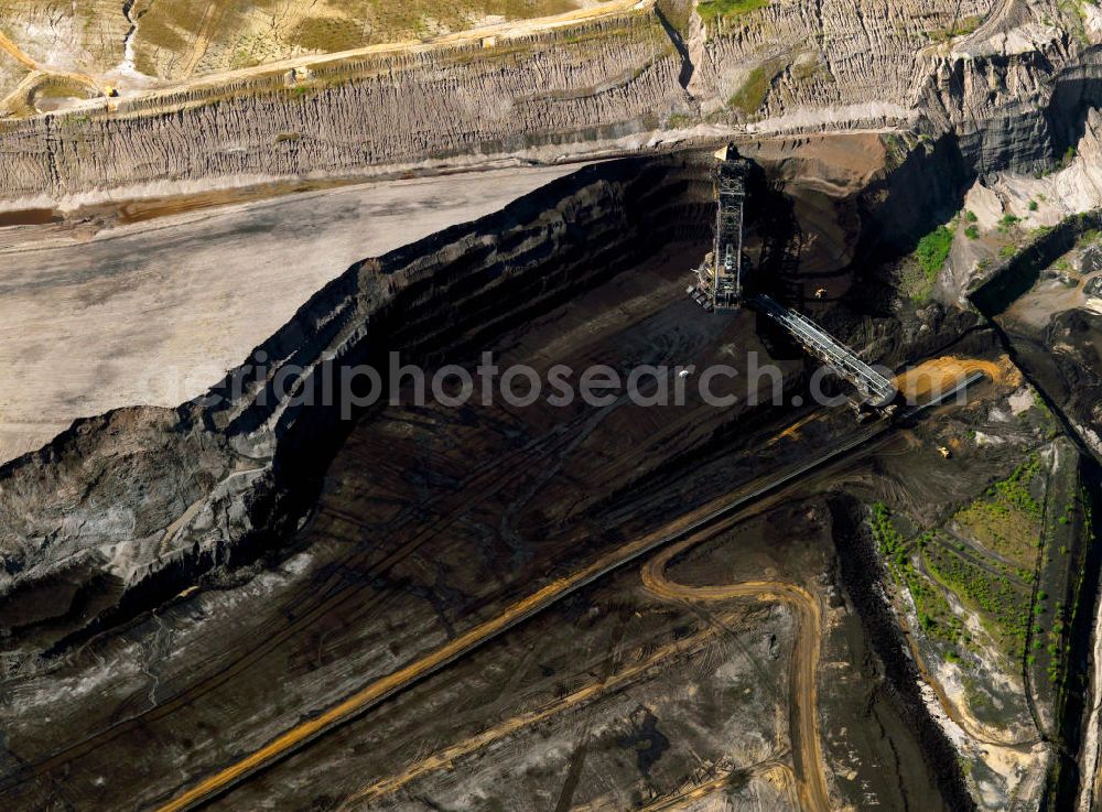 Aerial image Niederzier - Der Braunkohle- Tagebau Hambach (in den Gemeinden Niederzier, Kreis Düren und Elsdorf, Rhein-Erft-Kreis) ist der größte von der RWE Power AG (ehemals Rheinbraun AG) zur Förderung von Braunkohle betriebene Tagebau. Hambach coal- mine in North Rhine-Westphalia