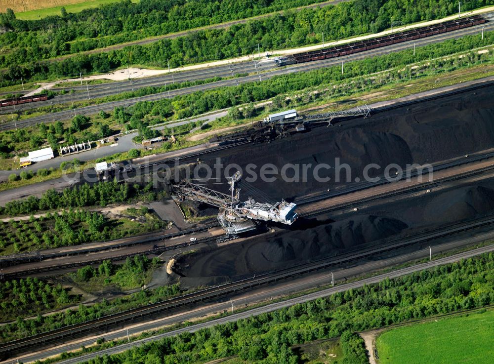 Niederzier from above - Der Braunkohle- Tagebau Hambach (in den Gemeinden Niederzier, Kreis Düren und Elsdorf, Rhein-Erft-Kreis) ist der größte von der RWE Power AG (ehemals Rheinbraun AG) zur Förderung von Braunkohle betriebene Tagebau. Hambach coal- mine in North Rhine-Westphalia