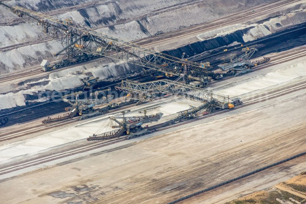 Heinersbrück from above - Mining area - terrain and overburden surfaces of coal - opencast mining of Braunkohle - Tagebau der Lausitz Energie Kraftwerke AG (LEAG) in Jaenschwalde ost im Bundesland Brandenburg in the state Brandenburg