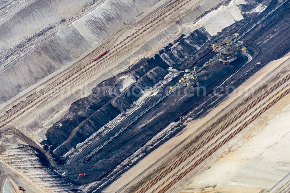 Heinersbrück from above - Mining area - terrain and overburden surfaces of coal - opencast mining of Braunkohle - Tagebau der Lausitz Energie Kraftwerke AG (LEAG) in Jaenschwalde ost im Bundesland Brandenburg in the state Brandenburg