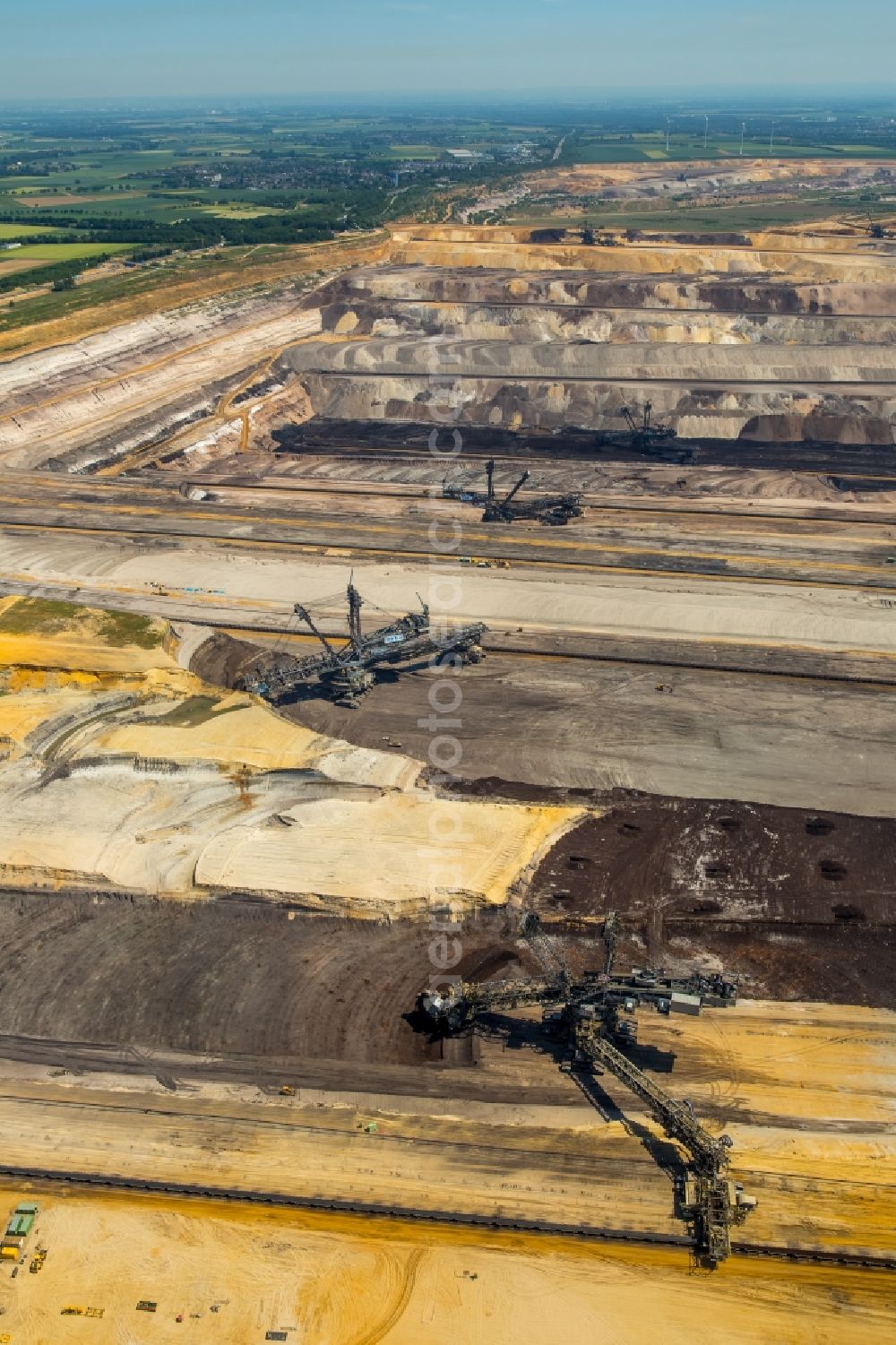 Aerial photograph Jüchen - Mining area - terrain and overburden surfaces of coal - opencast mining of RWE Power in Juechen in the state North Rhine-Westphalia