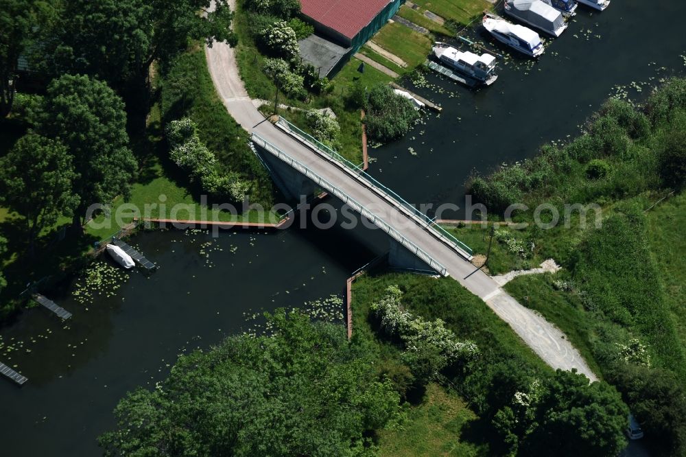 Aerial photograph Genthin - Bridge across the Altenplathower Altkanal canal in the Altenplathow borough of Genthin in the state of Saxony-Anhalt