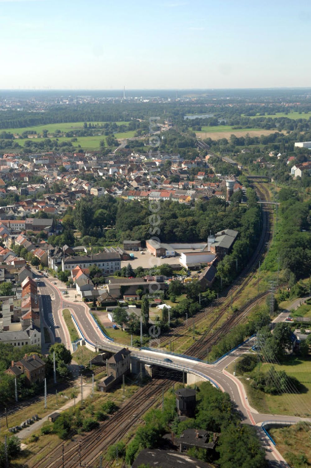 27.07.2009 from above - Brücke über die Bahnstrecke von Meinsdorf nach Roßlau. Schüßler- Plan Ingenieurgesellschaft