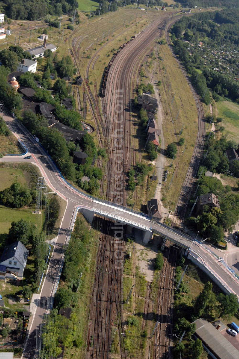 Aerial photograph 27.07.2009 - Brücke über die Bahnstrecke von Meinsdorf nach Roßlau. Schüßler- Plan Ingenieurgesellschaft