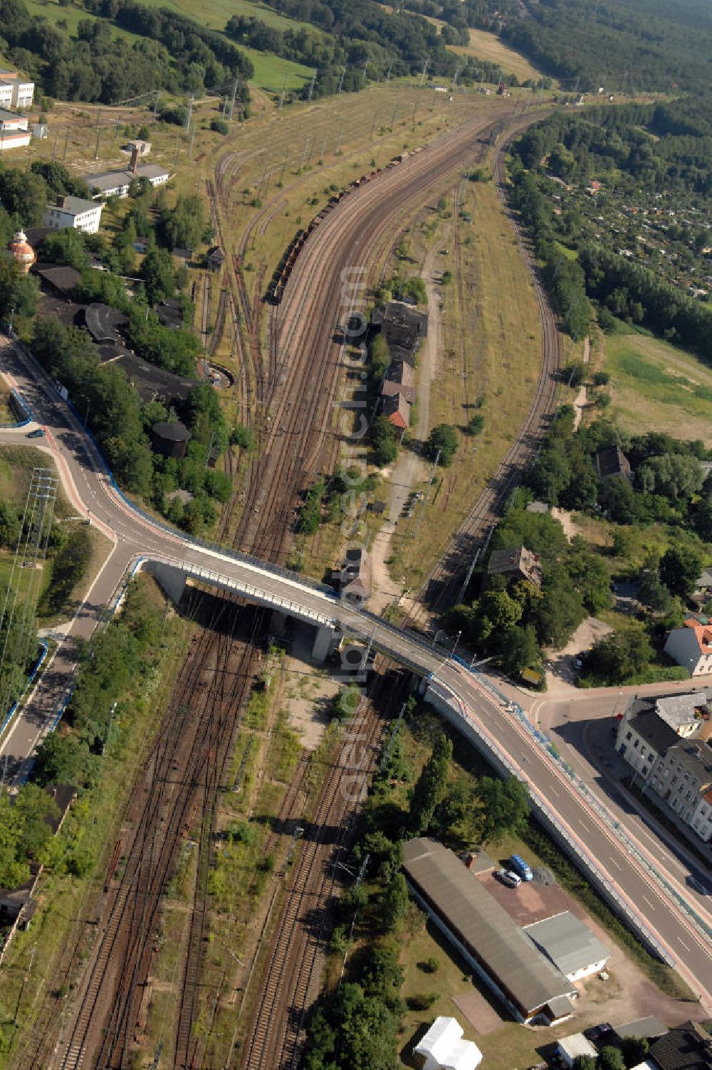 27.07.2009 from above - Brücke über die Bahnstrecke von Meinsdorf nach Roßlau. Schüßler- Plan Ingenieurgesellschaft