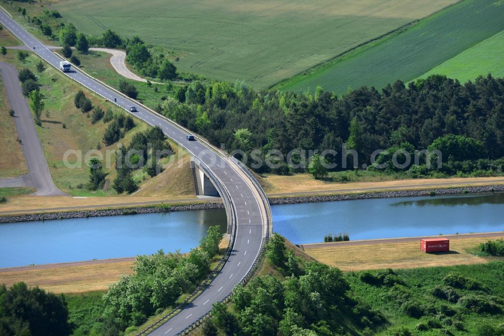 Aerial photograph Hohenwarthe - Bridge over the Elbe-Havel canal and county road L52 in Hohenwarthe in the state Saxony-Anhalt. The bridge is located in the East of Hohenwarthe, a part of the Moeser borough in the county district of Jerichower Land. View from the North