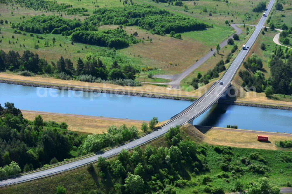 Hohenwarthe from the bird's eye view: Bridge over the Elbe-Havel canal and county road L52 in Hohenwarthe in the state Saxony-Anhalt. The bridge is located in the East of Hohenwarthe, a part of the Moeser borough in the county district of Jerichower Land. View from the North