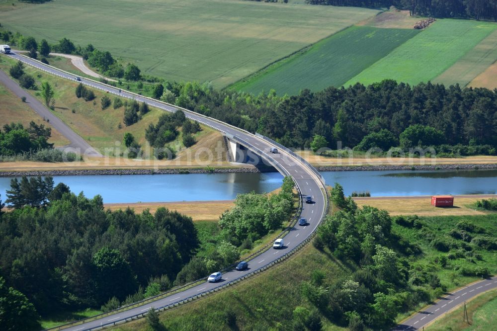 Aerial image Hohenwarthe - Bridge over the Elbe-Havel canal and county road L52 in Hohenwarthe in the state Saxony-Anhalt. The bridge is located in the East of Hohenwarthe, a part of the Moeser borough in the county district of Jerichower Land. View from the North