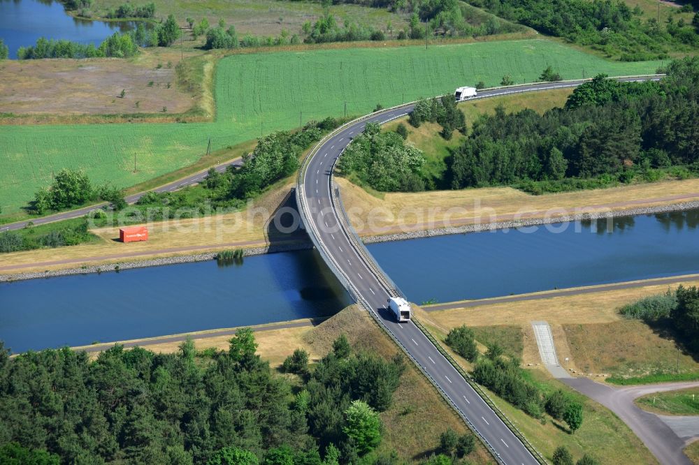 Aerial image Hohenwarthe - Bridge over the Elbe-Havel canal and county road L52 in Hohenwarthe in the state Saxony-Anhalt. The bridge is located in the East of Hohenwarthe, a part of the Moeser borough in the county district of Jerichower Land. View from the North