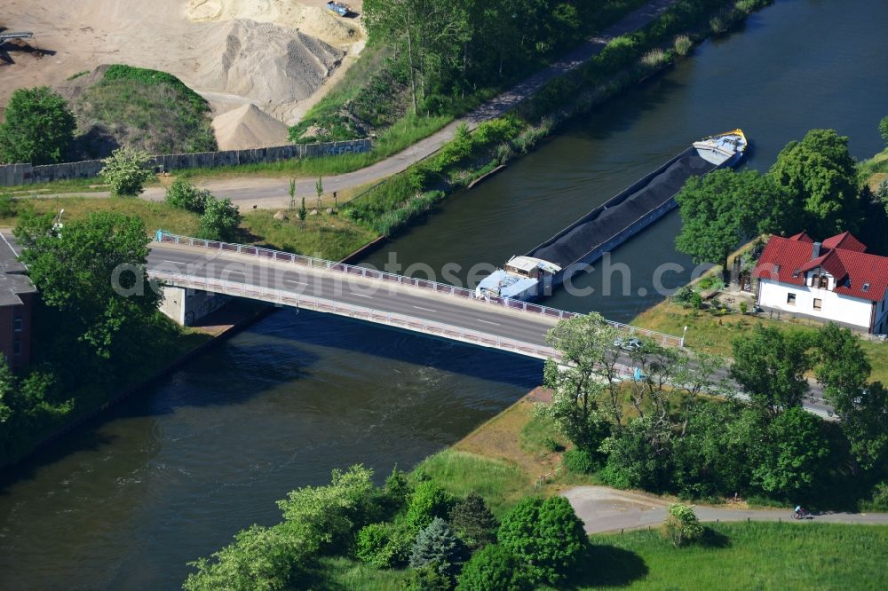 Aerial image Burg (bei Magdeburg) - Bridge over the Elbe-Havel-Kanal in the North of the town of Burg (bei Magdeburg) in the state of Saxony-Anhalt. The bridge with the blue-pink barrier spans the canal in the North of the town. Niegripper Chaussee street takes its course over the bridge