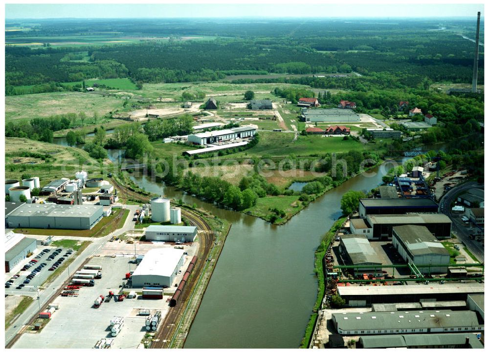 Genthin / Sachsen-Anhalt from above - Brücke über den Elbe-Havel-Kanal am Waschmittelwerk in Genthin - Ausgleichs- und Ersatzmaßnahmen am Wasserstraßenkreuz Magdeburg / Elbe-Havel-Kanal. Ein Projekt des Wasserstraßenneubauamtes Magdeburg