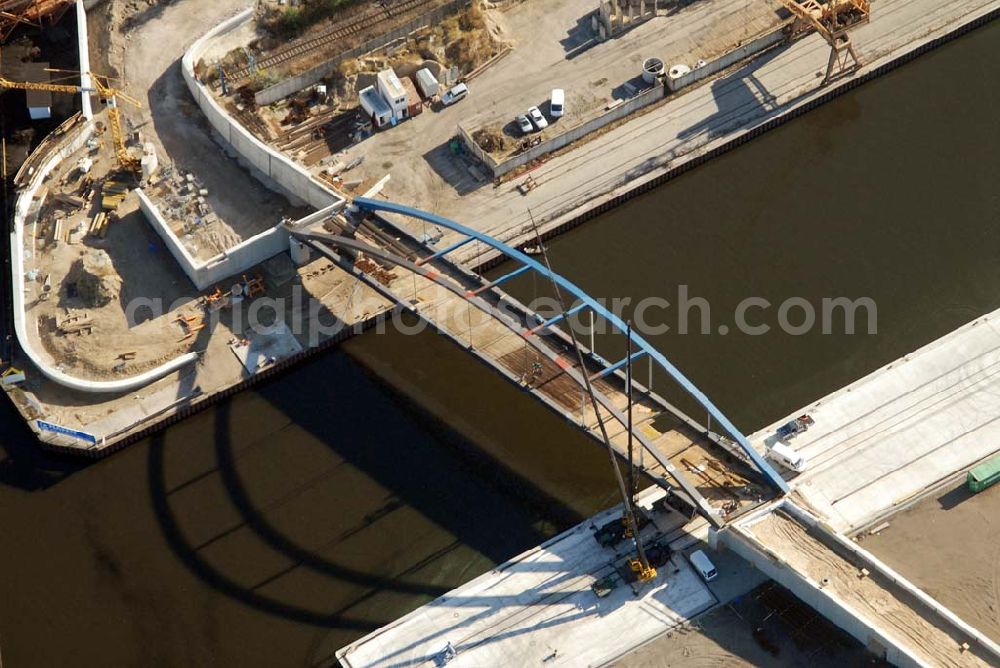 Aerial photograph Königs Wusterhausen - Blick auf die Brücke über den Nottekanal am Binnenhafen Königs Wusterhausen. Der Nottekanal ist schiffbar und hat drei Schleusen. Zwischen dem Bahnhof KW und der Dahme ist der Nottekanal zum Binnenhafen ausgebaut. Baufirma: Bateg Ingenieurbau GmbH, Herr Richter (0163/3002971), Heerstr. 16, 14052 Berlin Tel. +49 (30) 301 293 - 0 - Fax +49 (30) 301 293 - 40 - E-mail: info@bateg.de