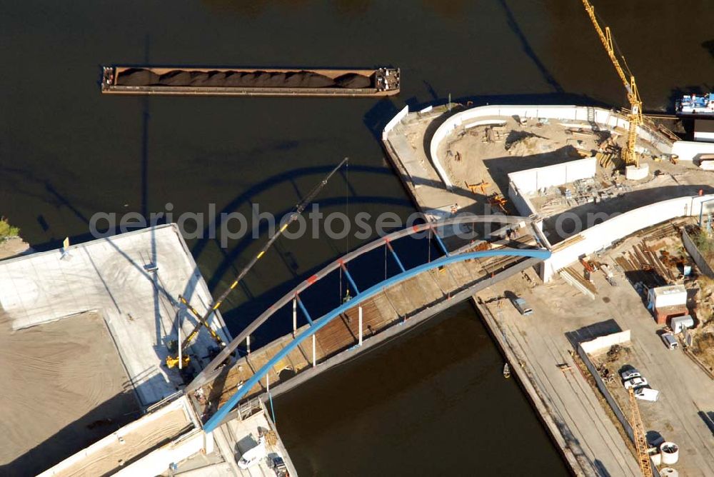 Aerial photograph Königs Wusterhausen - Blick auf die Brücke über den Nottekanal am Binnenhafen Königs Wusterhausen. Der Nottekanal ist schiffbar und hat drei Schleusen. Zwischen dem Bahnhof KW und der Dahme ist der Nottekanal zum Binnenhafen ausgebaut. Baufirma: Bateg Ingenieurbau GmbH, Herr Richter (0163/3002971), Heerstr. 16, 14052 Berlin Tel. +49 (30) 301 293 - 0 - Fax +49 (30) 301 293 - 40 - E-mail: info@bateg.de