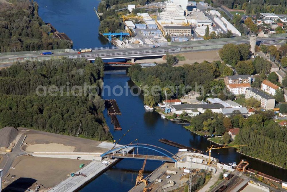 Aerial photograph Königs Wusterhausen - Blick auf die Brücke über den Nottekanal am Binnenhafen Königs Wusterhausen. Der Nottekanal ist schiffbar und hat drei Schleusen. Zwischen dem Bahnhof KW und der Dahme ist der Nottekanal zum Binnenhafen ausgebaut. Baufirma: Bateg Ingenieurbau GmbH, Herr Richter (0163/3002971), Heerstr. 16, 14052 Berlin Tel. +49 (30) 301 293 - 0 - Fax +49 (30) 301 293 - 40 - E-mail: info@bateg.de