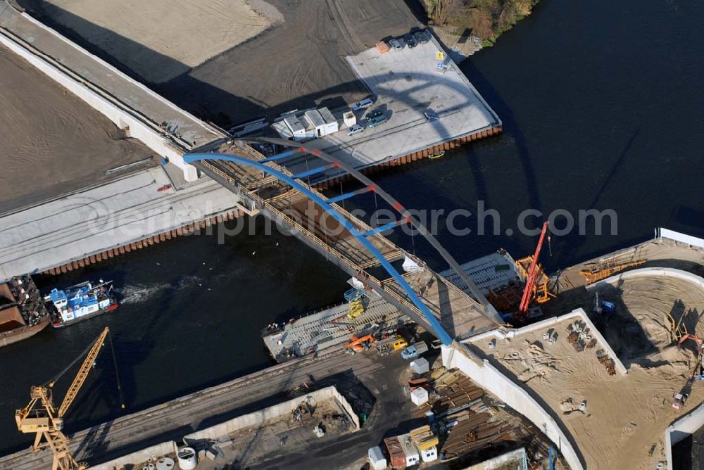 Aerial photograph Königs Wusterhausen - Blick auf die Brücke über den Nottekanal am Binnenhafen Königs Wusterhausen. Der Nottekanal ist schiffbar und hat drei Schleusen. Zwischen dem Bahnhof KW und der Dahme ist der Nottekanal zum Binnenhafen ausgebaut. Baufirma: Bateg Ingenieurbau GmbH, Herr Richter (0163/3002971), Heerstr. 16, 14052 Berlin Tel. +49 (30) 301 293 - 0 - Fax +49 (30) 301 293 - 40 - E-mail: info@bateg.de