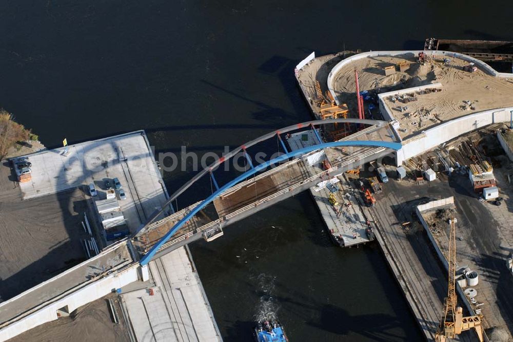 Aerial image Königs Wusterhausen - Blick auf die Brücke über den Nottekanal am Binnenhafen Königs Wusterhausen. Der Nottekanal ist schiffbar und hat drei Schleusen. Zwischen dem Bahnhof KW und der Dahme ist der Nottekanal zum Binnenhafen ausgebaut. Baufirma: Bateg Ingenieurbau GmbH, Herr Richter (0163/3002971), Heerstr. 16, 14052 Berlin Tel. +49 (30) 301 293 - 0 - Fax +49 (30) 301 293 - 40 - E-mail: info@bateg.de