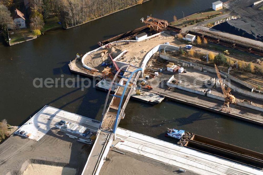 Aerial photograph Königs Wusterhausen - Blick auf die Brücke über den Nottekanal am Binnenhafen Königs Wusterhausen. Der Nottekanal ist schiffbar und hat drei Schleusen. Zwischen dem Bahnhof KW und der Dahme ist der Nottekanal zum Binnenhafen ausgebaut. Baufirma: Bateg Ingenieurbau GmbH, Herr Richter (0163/3002971), Heerstr. 16, 14052 Berlin Tel. +49 (30) 301 293 - 0 - Fax +49 (30) 301 293 - 40 - E-mail: info@bateg.de