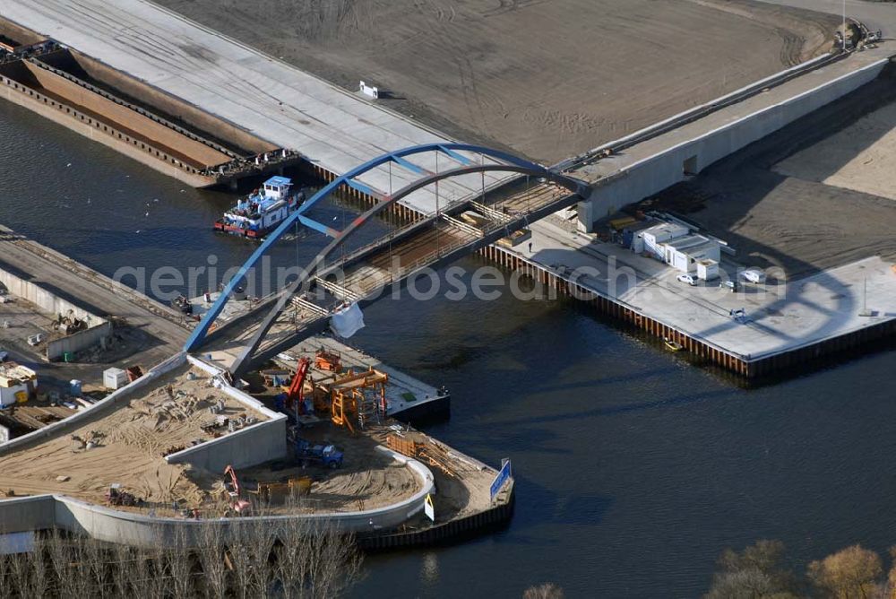 Aerial image Königs Wusterhausen - Blick auf die Brücke über den Nottekanal am Binnenhafen Königs Wusterhausen. Der Nottekanal ist schiffbar und hat drei Schleusen. Zwischen dem Bahnhof KW und der Dahme ist der Nottekanal zum Binnenhafen ausgebaut. Baufirma: Bateg Ingenieurbau GmbH, Herr Richter (0163/3002971), Heerstr. 16, 14052 Berlin Tel. +49 (30) 301 293 - 0 - Fax +49 (30) 301 293 - 40 - E-mail: info@bateg.de